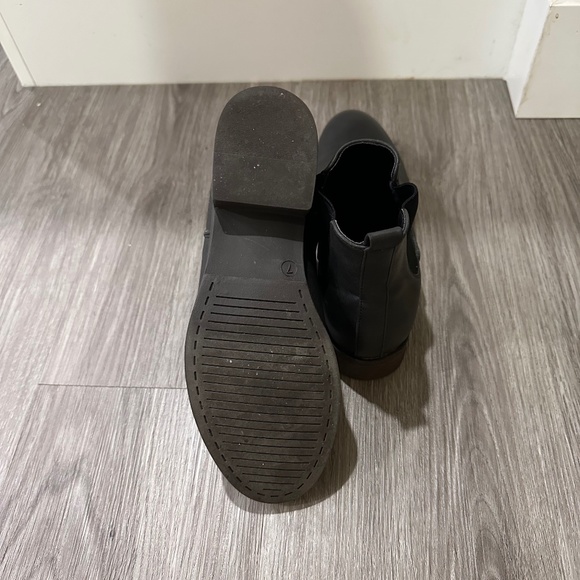 DLG Women’s Size 7 Brown Vegan Leather Chelsea Boot - Picture 3 of 8